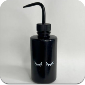 DISPENSADOR DE AGUA CON DISEÑO DE PESTAÑAS