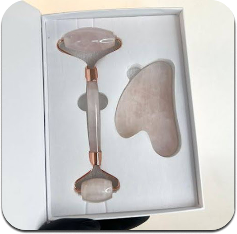 Kit Masajeador “Rosa” – Rodillo Facial + Gua Sha - Imagen 2